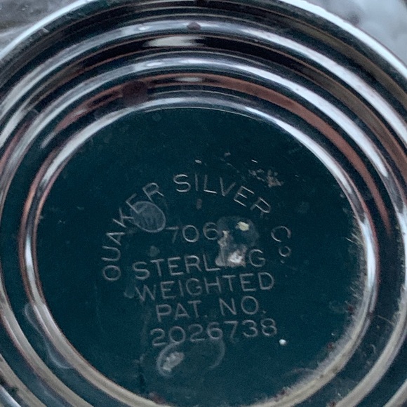 Quaker Silver Etched Glass Salt & Pepper Shakers - Picture 6 of 9